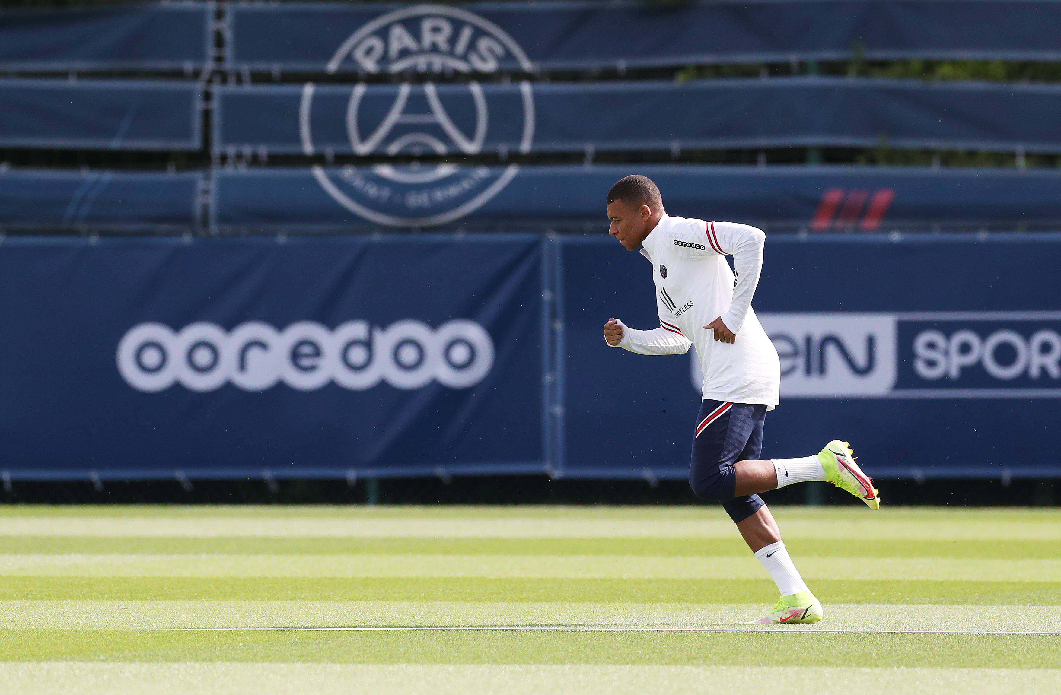 英格兰女足主帅：花了几分钟适应，早早进球让中国队陷入困境（英格兰女足主帅：几分钟完成适应，闪击进球让中国队陷入被动）