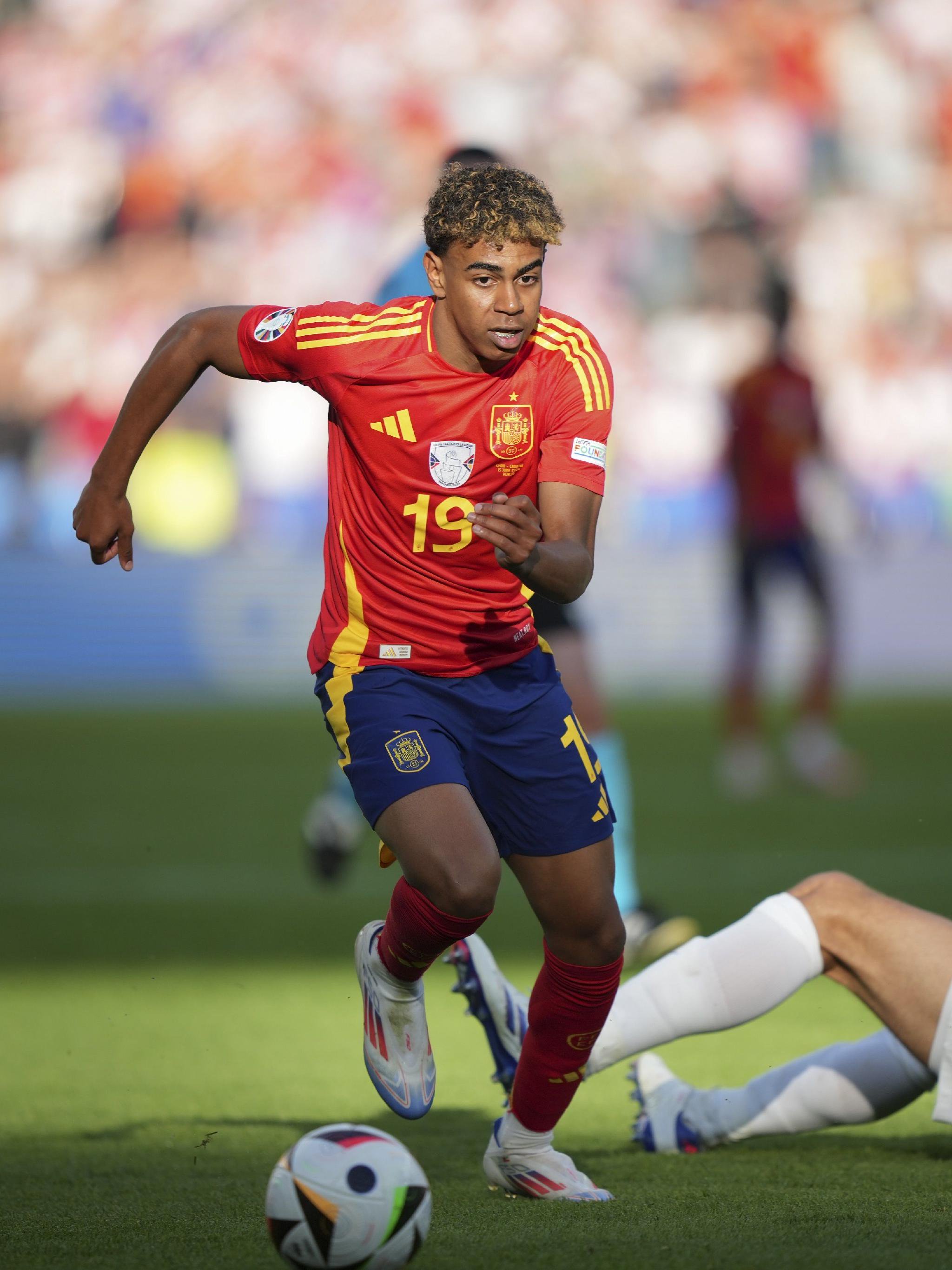 马竞与埃因霍温红白球衣有何区别？西蒙尼：你这是废话（被问马竞与埃因霍温红白球衣有何不同，西蒙尼：这不废话吗）